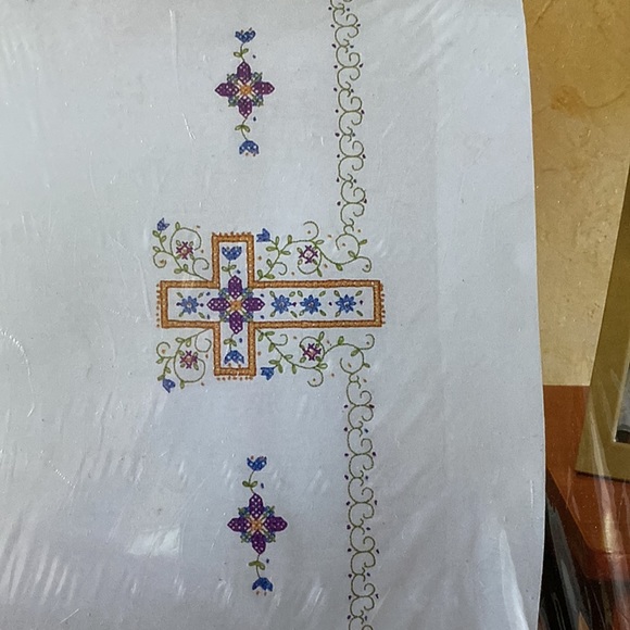 NEW ❤️Janlynn Religious Cross Stamped Cross Stitch Standard Size Pillowcases - Picture 2 of 5